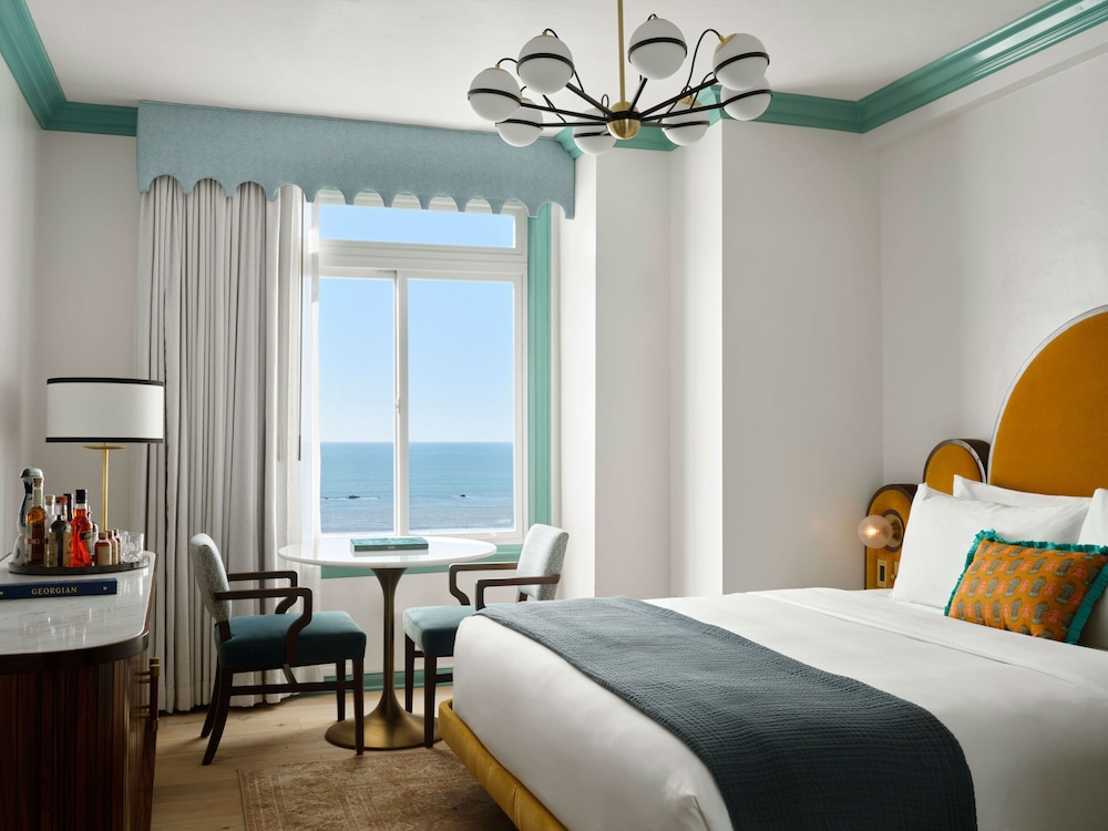 Room, 1 King Bed (Coastal) photo 1