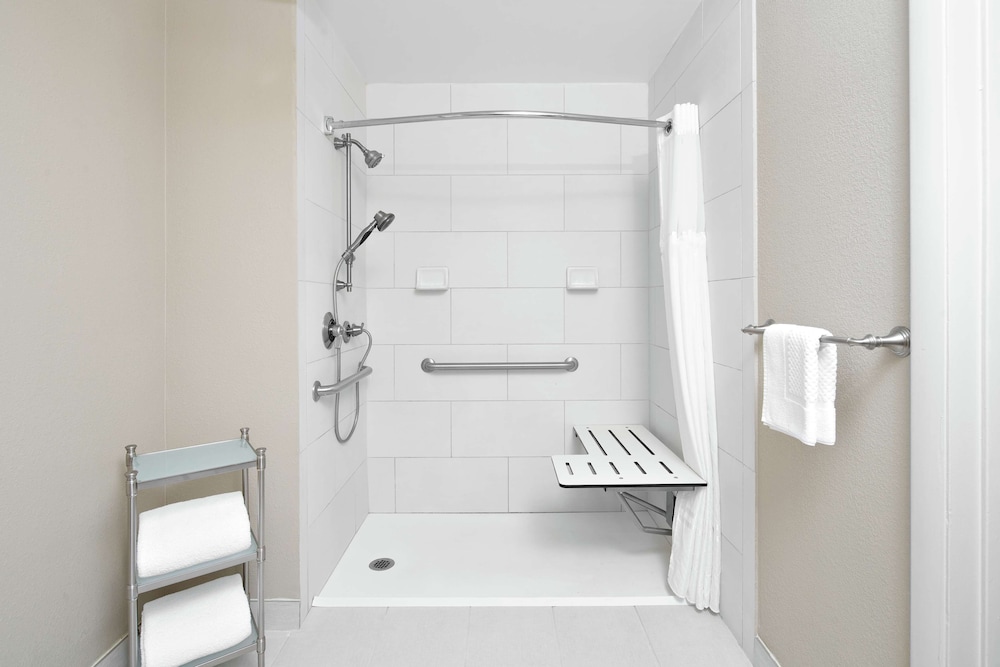 Suite, 1 King Bed, Accessible (Living Room, Wet Bar) - Photo 9