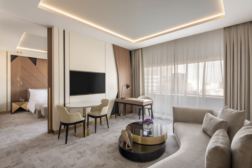 Executive Suite - Photo 2