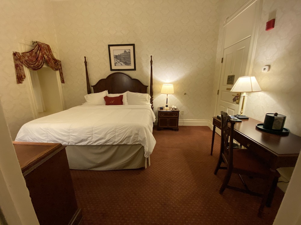 Standard Room, 1 King Bed photo 2