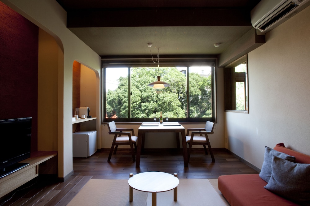Twin Room with Tatami Area and Hot Spring Bath - Botan photo 2