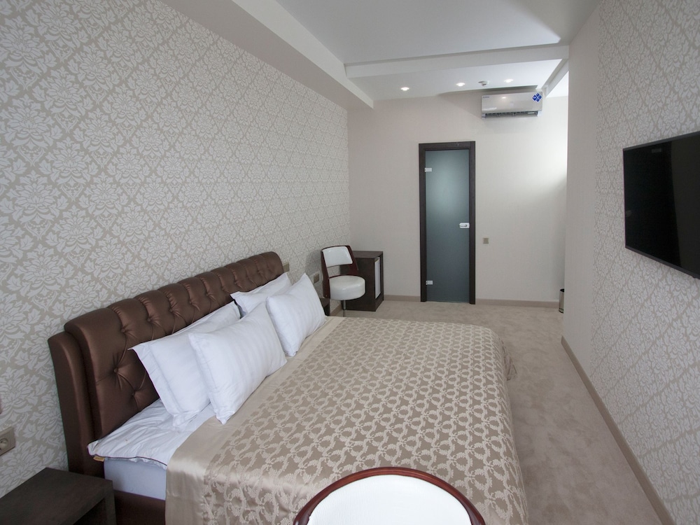 Suite, 1 King Bed With Sofa Bed, Bay View