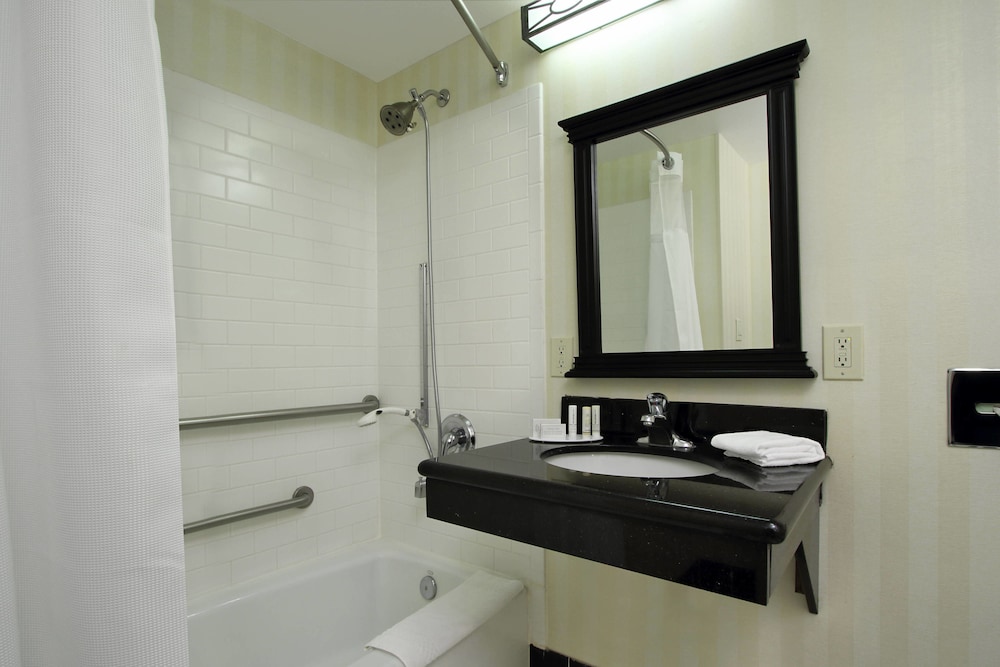 Executive Suite, 1 King Bed with Sofa bed - Photo 4