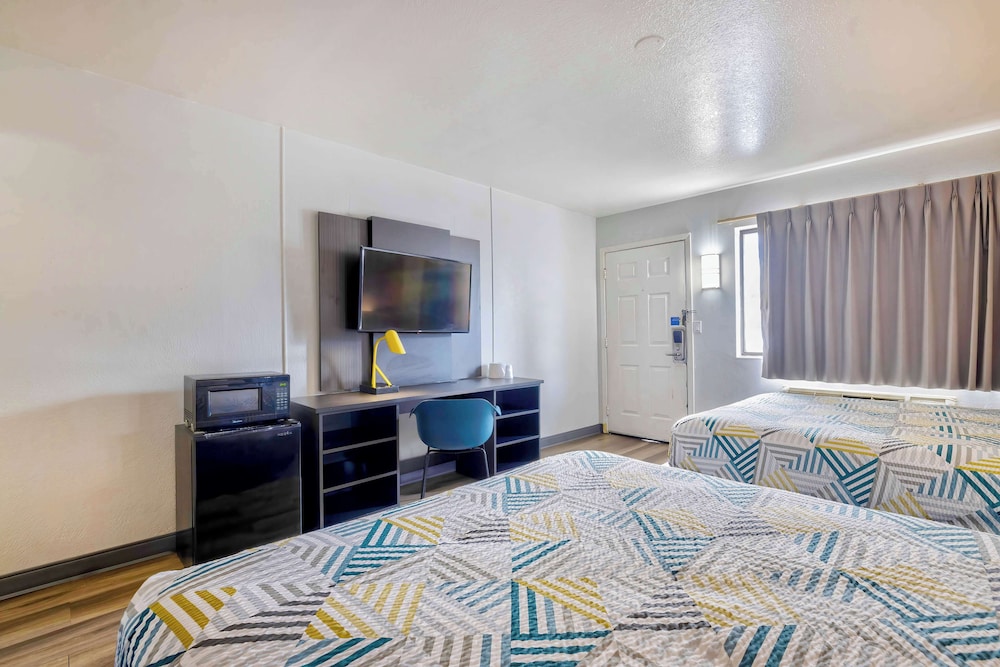 Deluxe Room, 2 Double Beds, Non Smoking, Refrigerator & Microwave