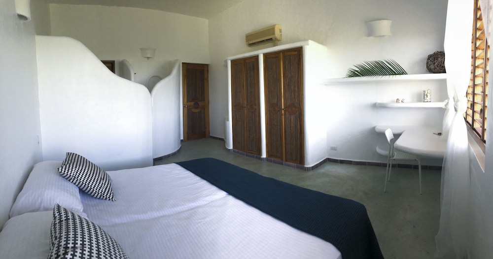 Junior Room, 1 King Bed, Non Smoking photo 1