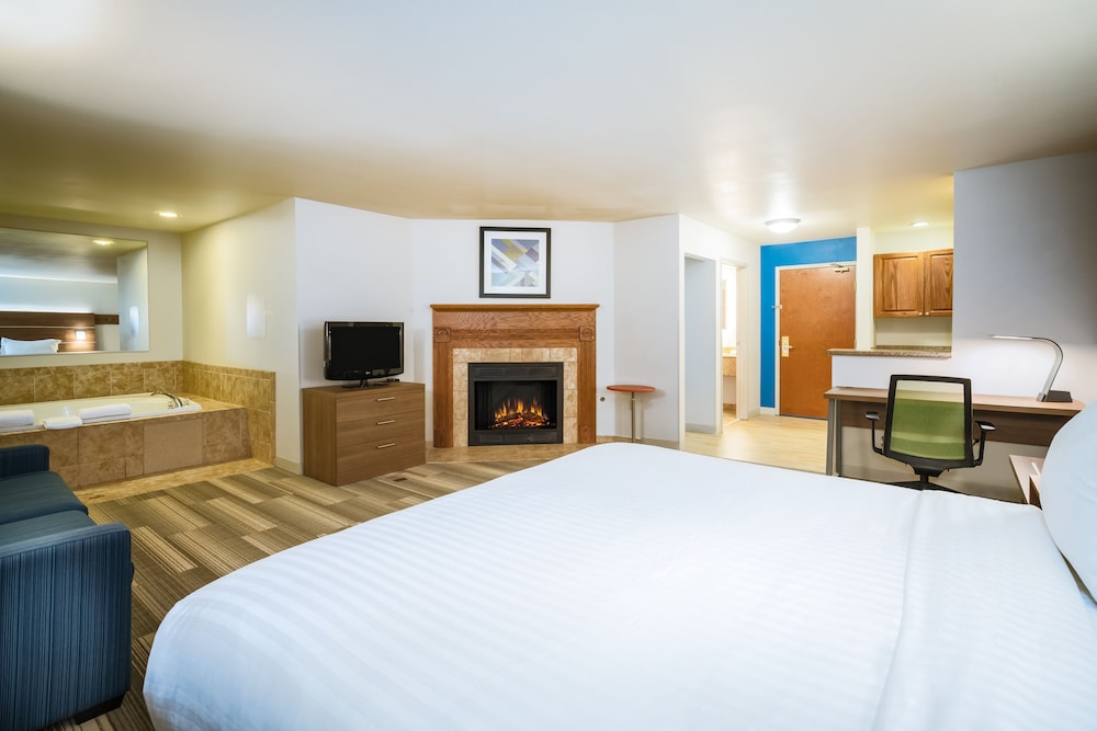 Suite, 1 King Bed with Sofa bed (Extra Floor Space) - Photo 3