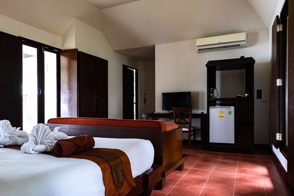 Deluxe Room, Sea View (Room Only) - Photo 2