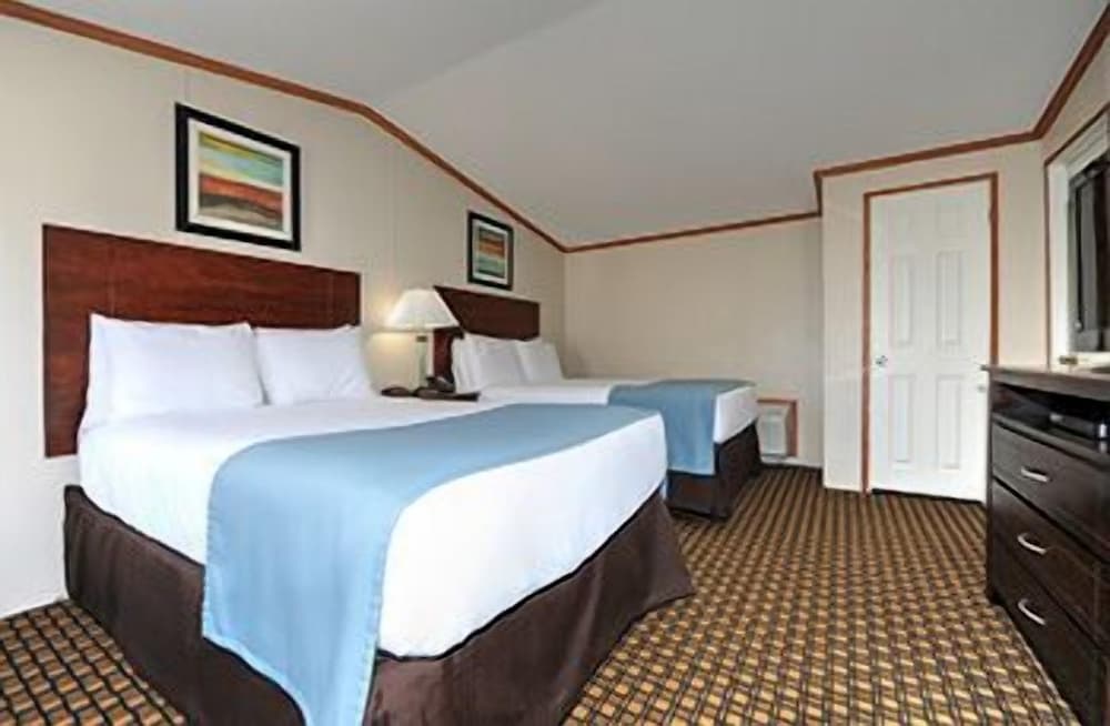 Room, 2 Double Beds, Kitchenette photo 1