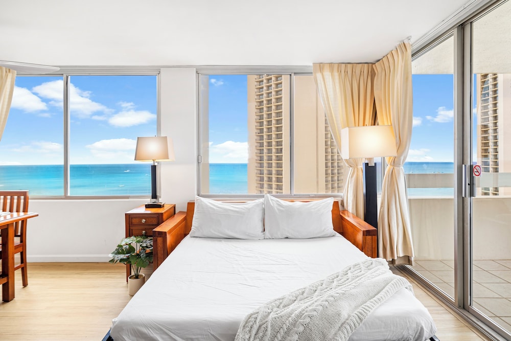 Pacific Monarch - 1 BR - Ocean & City Views: Romantic Suite, 1 Bedroom, Balcony, Ocean View (0103) photo