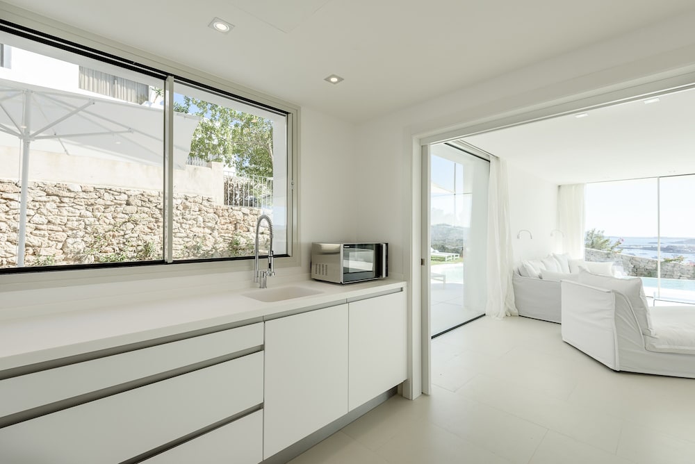 Luxury Villa, 4 Bedrooms, Sea View photo 3