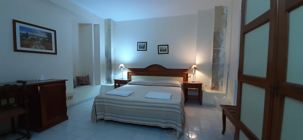 Standard Double Room - Photo 5