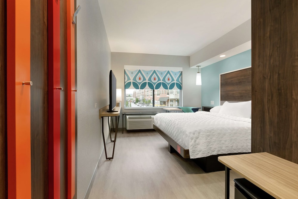 Room, 1 King Bed, Accessible (Hearing) photo 3