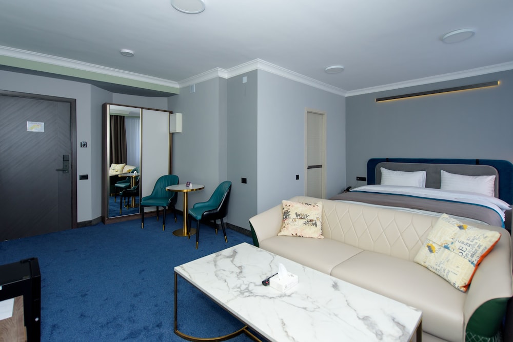 Luxury Double or Twin Room photo 2