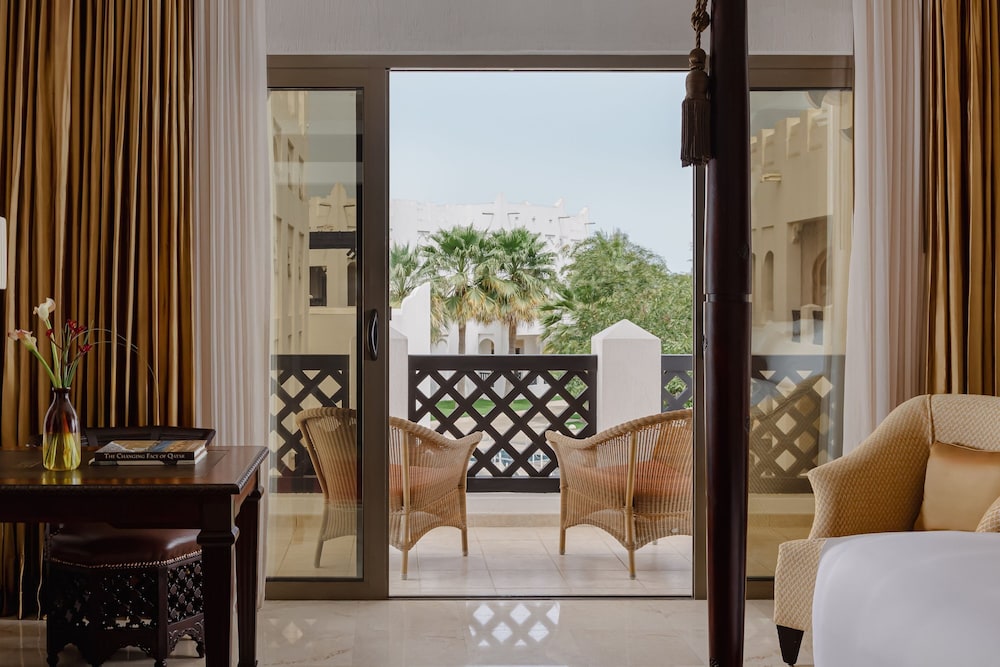 Deluxe Room, 1 King Bed, Resort View - Photo 5