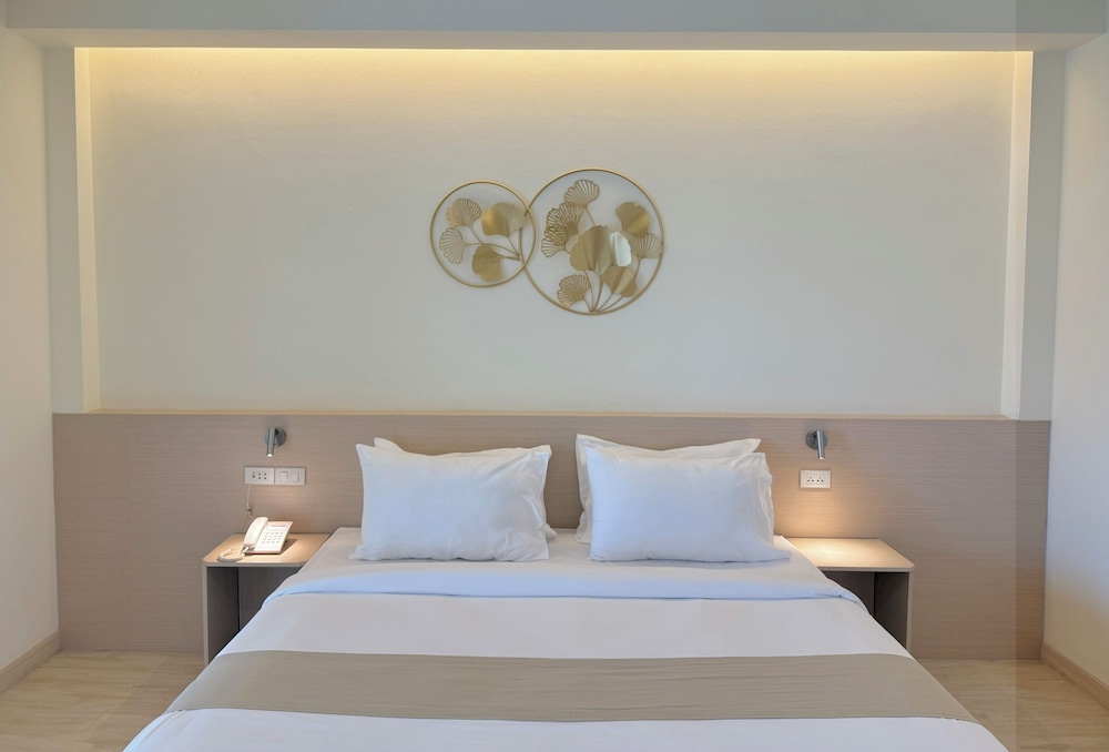 Deluxe Double Room, City View photo 3
