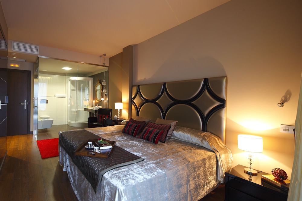 Deluxe Double or Twin Room - Photo 2