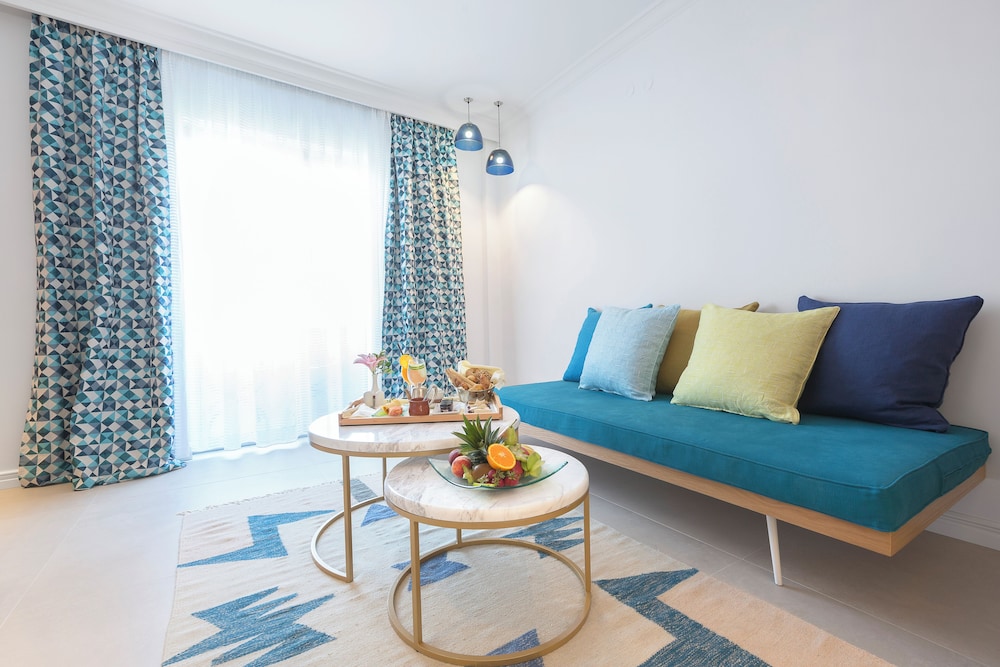 Deluxe Two Bedroom Suite Sea View