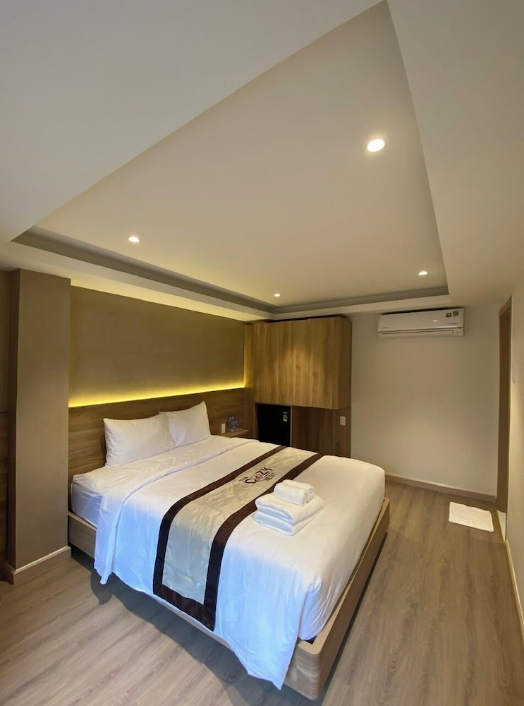 Deluxe Room, 1 King Bed photo 1