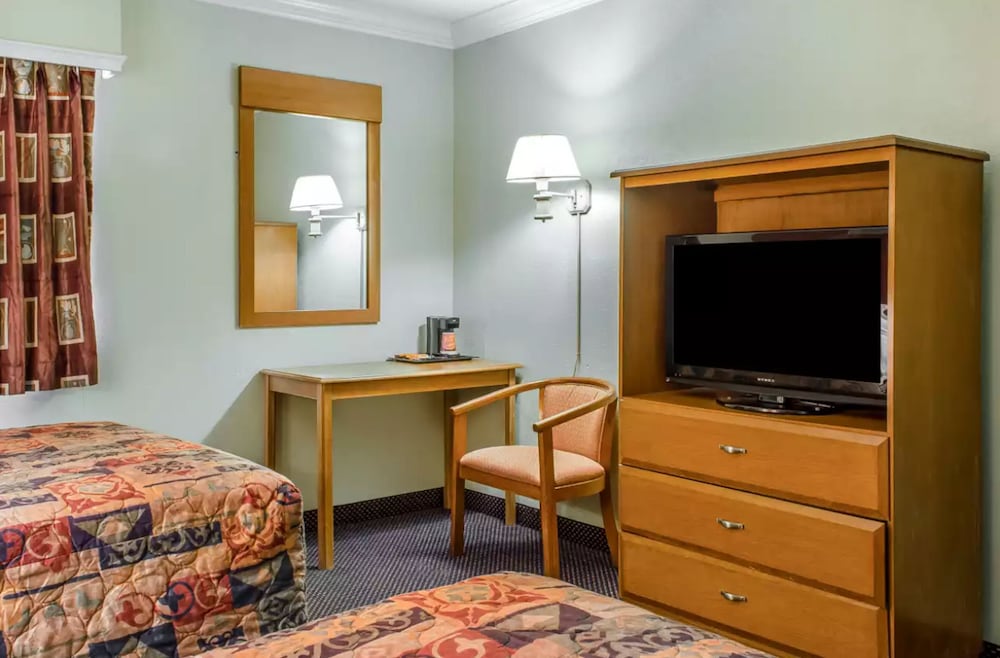 Standard Double Room, 2 Double Beds, Non Smoking - Photo 6