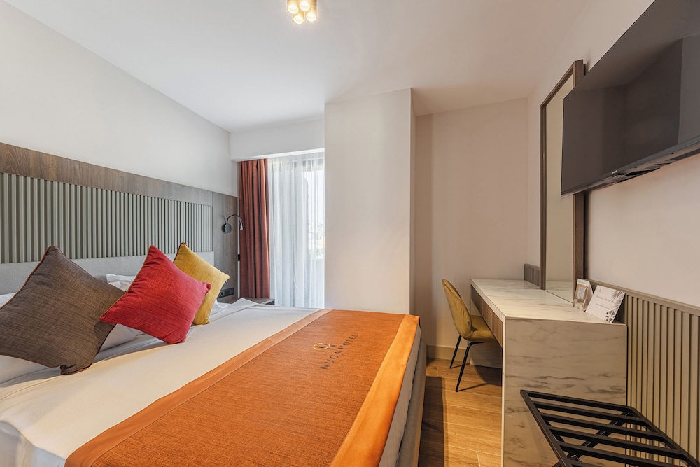 Superior Room, City View