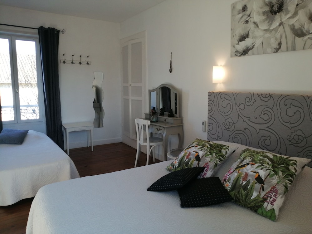 Family Room - Photo 6