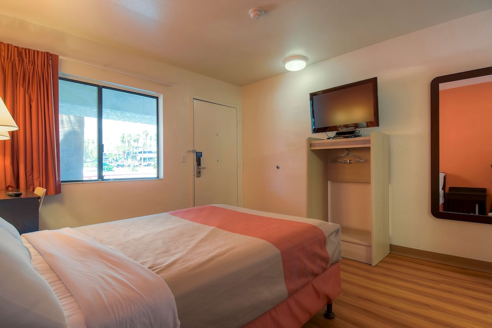 Premium Room, 1 Double Bed, Accessible, Non Smoking photo 2