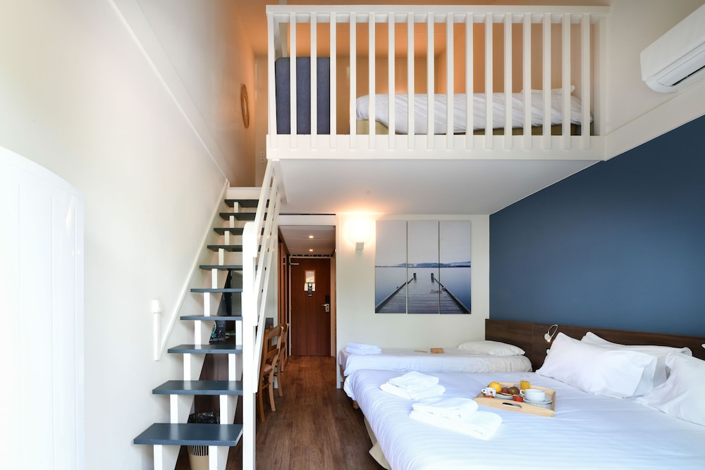 Quadruple Room - Photo 5