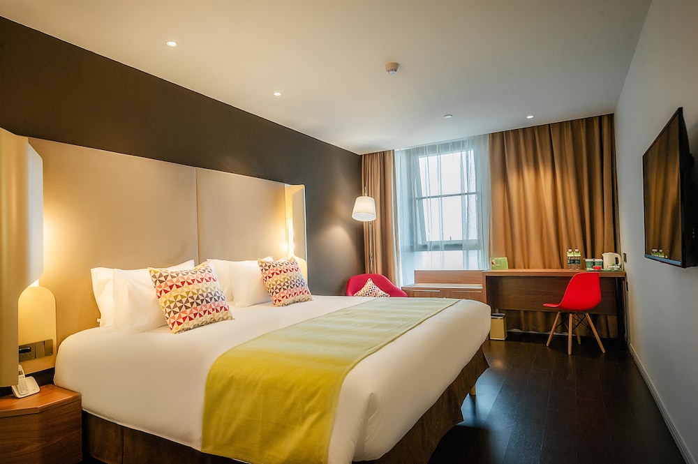 Standard Room, 1 Queen Bed