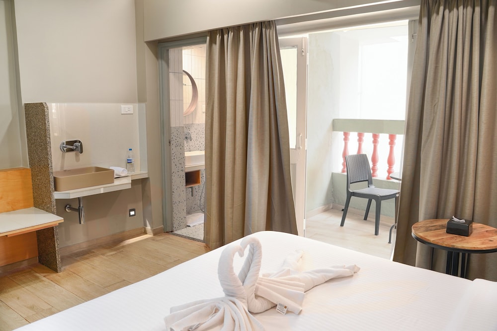 Urban Corner Family Suite - Photo 2
