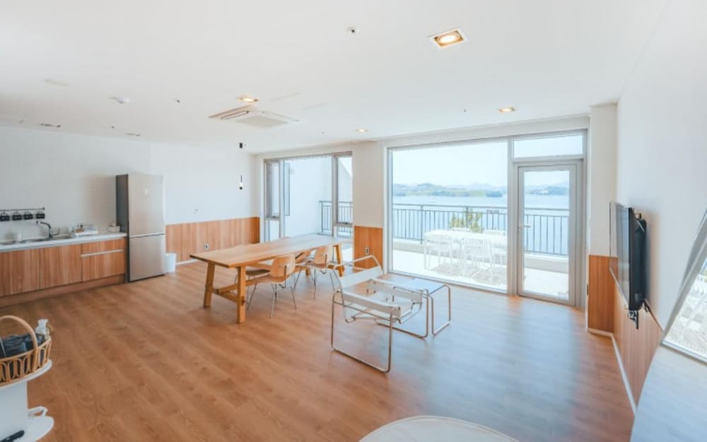 Room (Ocean Suite)