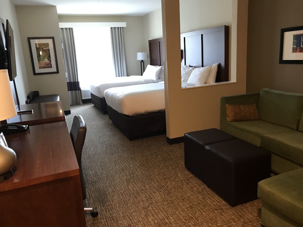Suite, Multiple Beds, Non Smoking - Photo 1
