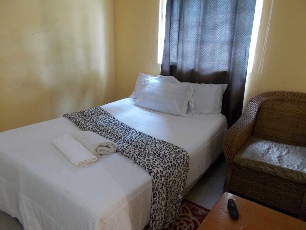 Economy Suite, Non Smoking, Garden View photo 2
