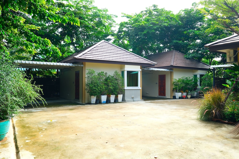 Superior Villa, 1 King Bed, Non Smoking, Ensuite photo 3