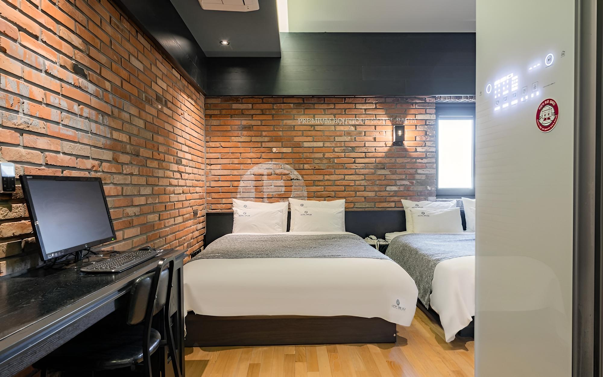 Room (Twin bed (equipped with styler 65-inc) - Photo 4