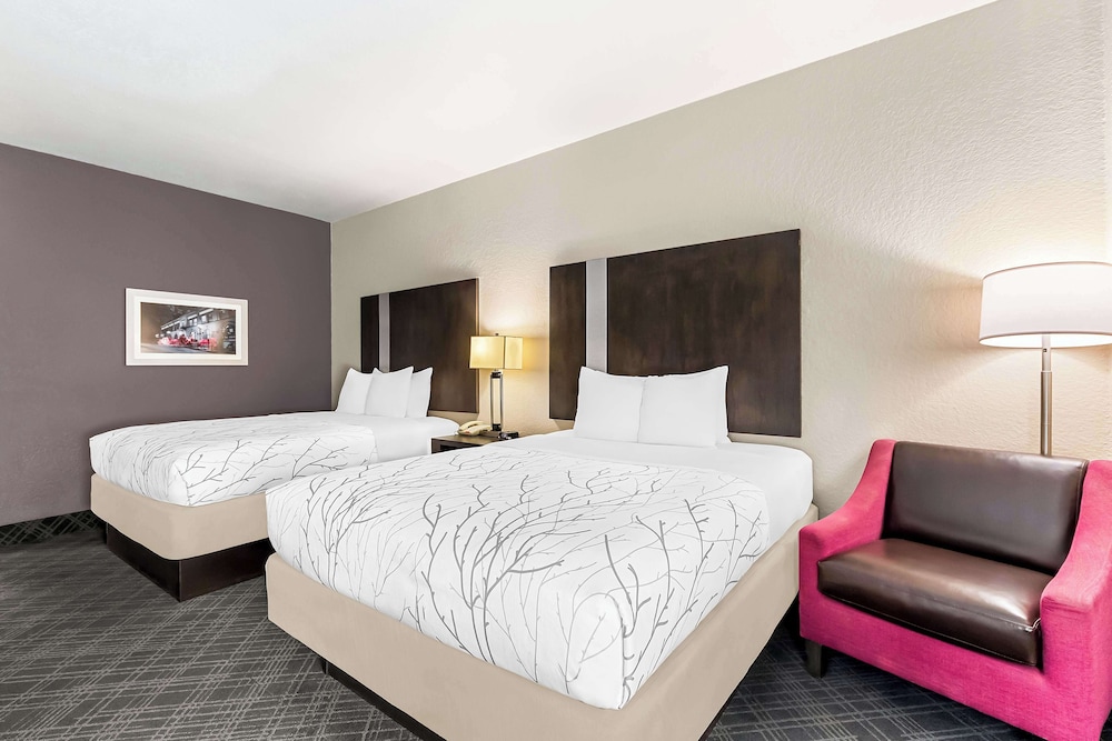 Standard Room, 2 Queen Beds, Accessible, Bathtub - Photo 1
