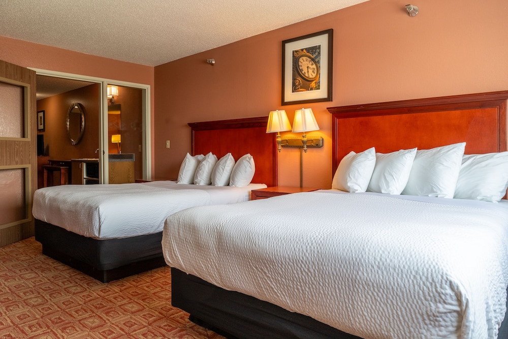 Superior Room, Multiple Beds (Two Queen Bedroom Suite with Sofa Sle) photo 3