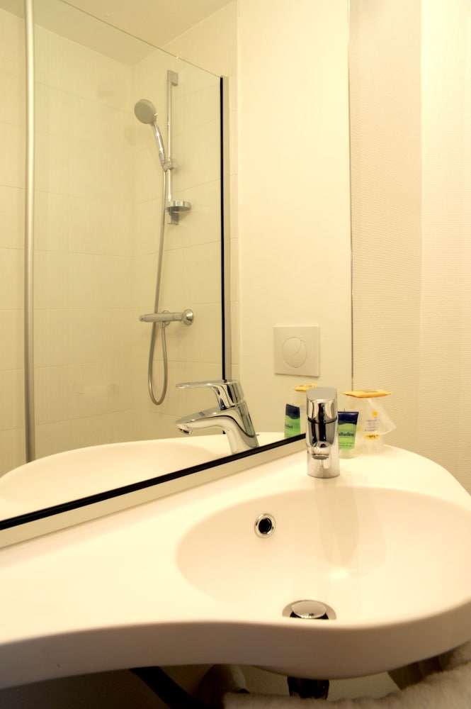 Standard Room, 1 Double Bed - Photo 17
