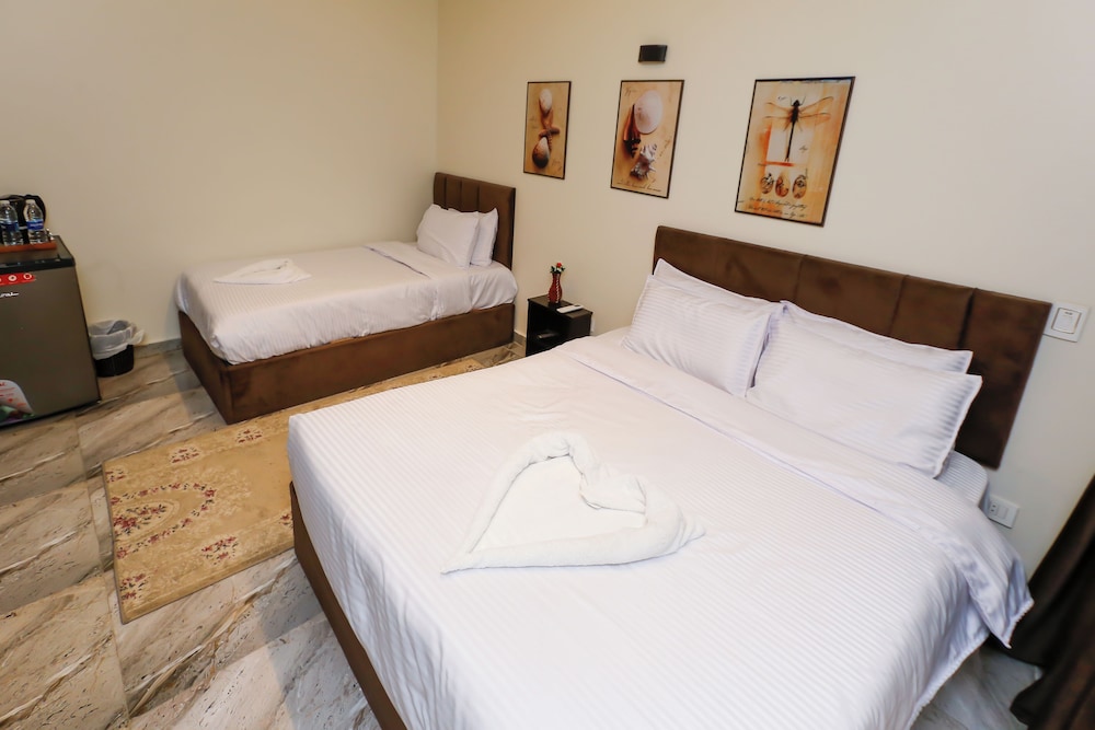 Basic Triple Room, Multiple Beds photo 2