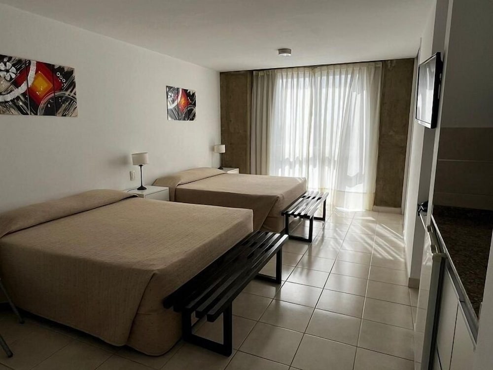 Family Apartment, 2 Queen Beds photo 2