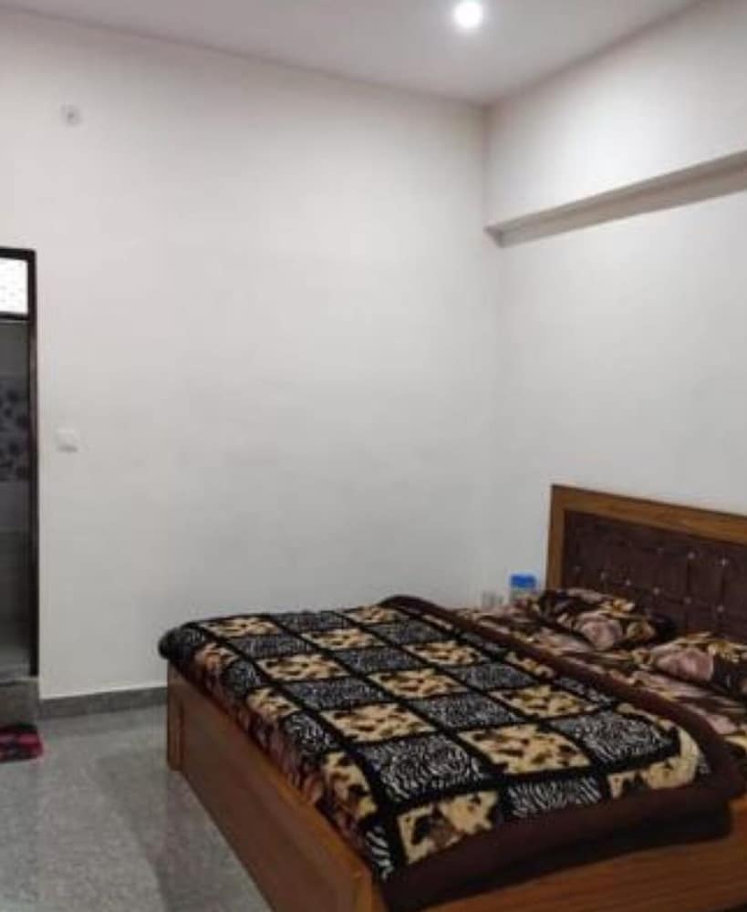 Standard Triple Room, City View photo 3
