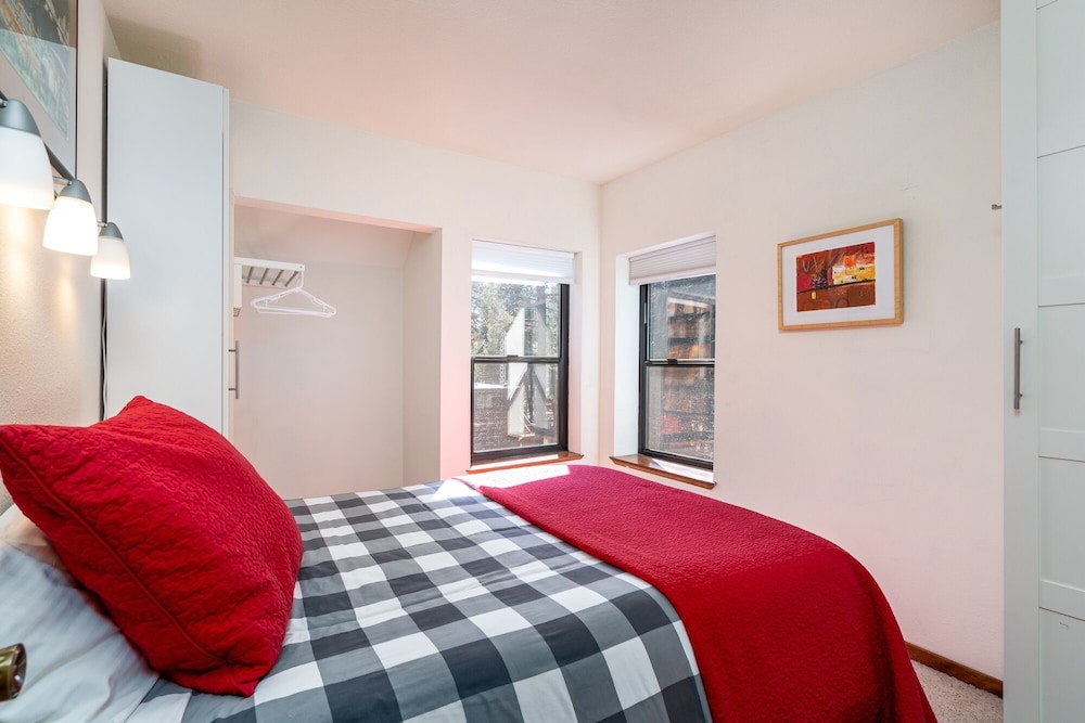 House, 2 Bedrooms photo 1