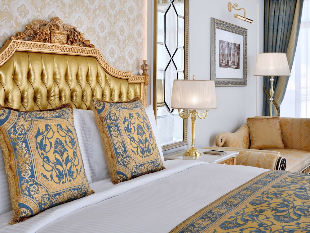Premier Room, 1 Double Bed, Balcony (Ocean) thumbnail 6