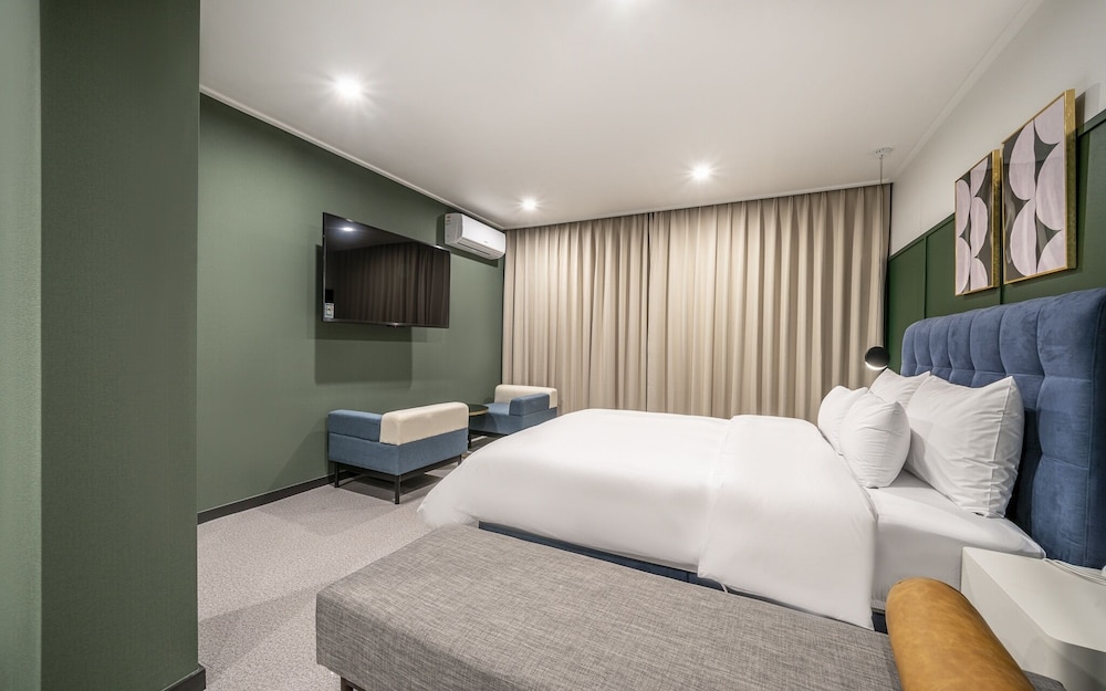 Room (Suite family bath - Starbucks coffee ) - Photo 2