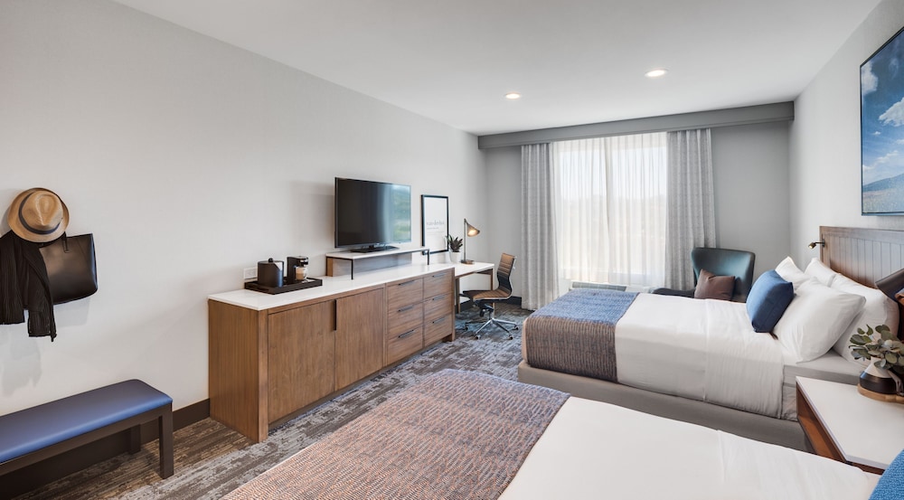 Deluxe Double Room, 2 Queen Beds - Photo 4