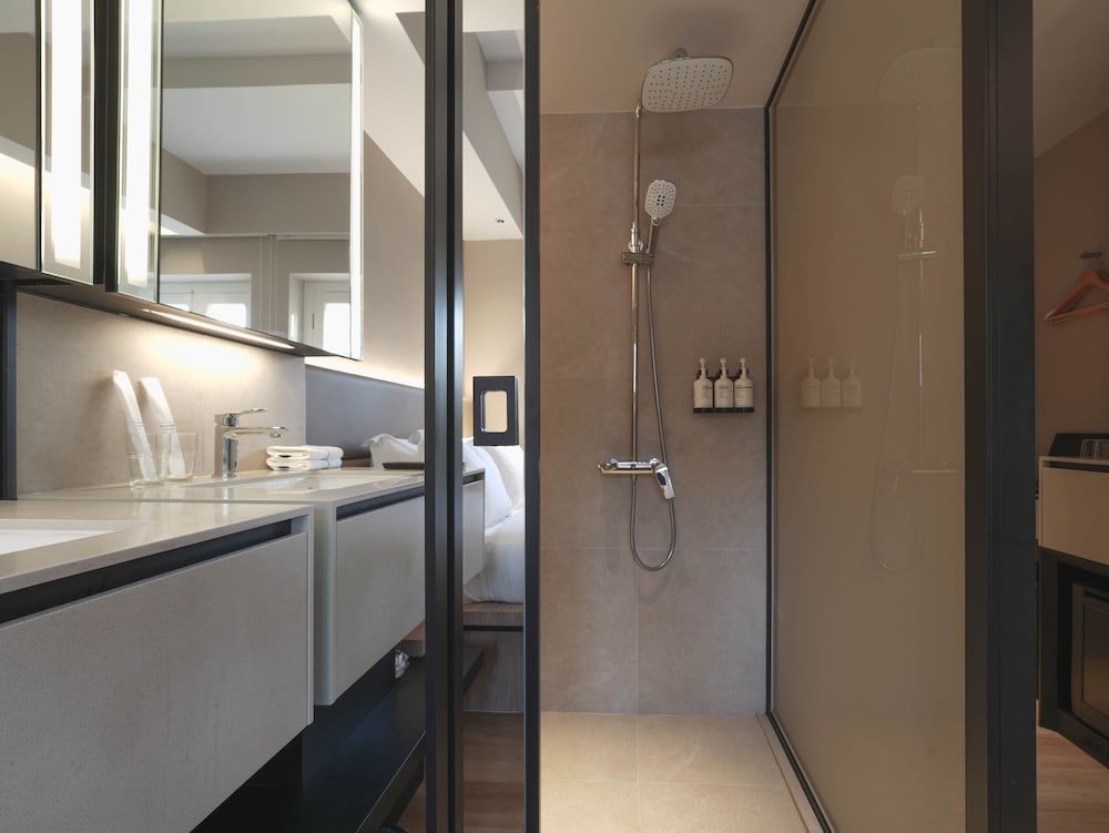 Deluxe Room, 1 Queen Bed