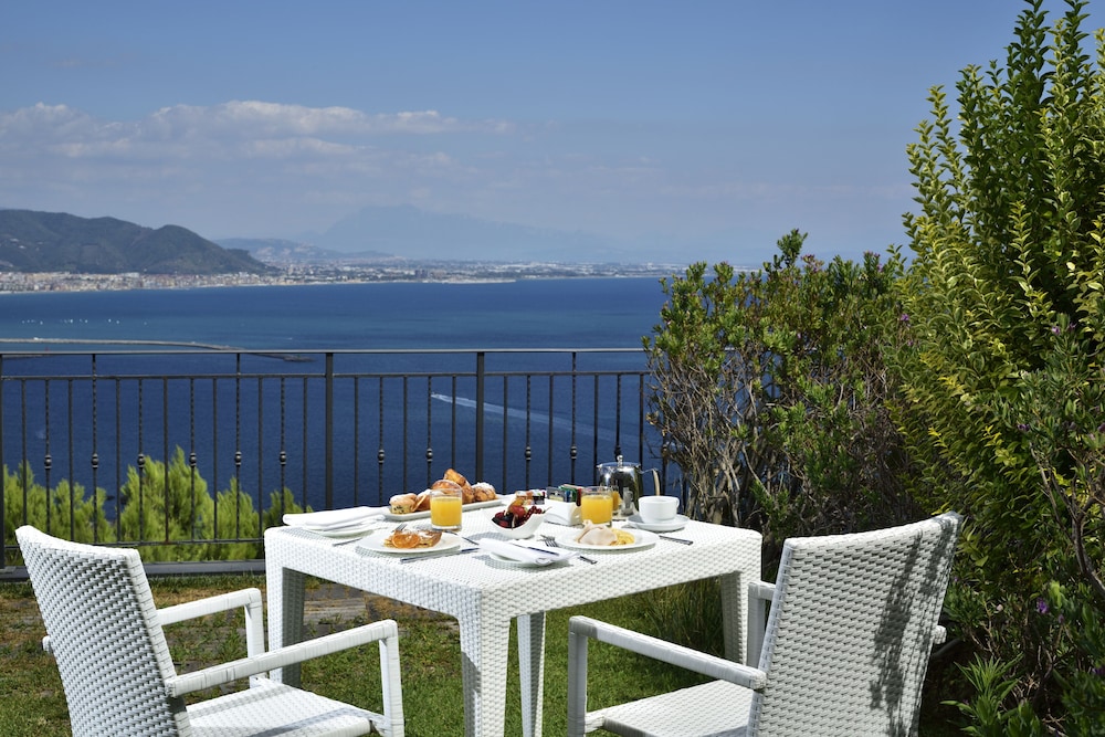 Deluxe Double Room, Sea View - Photo 7