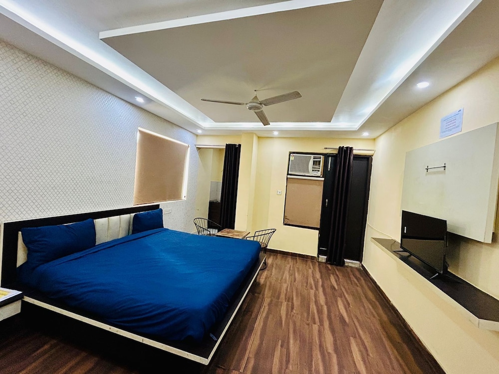 Deluxe Room, 1 King Bed, Kitchen