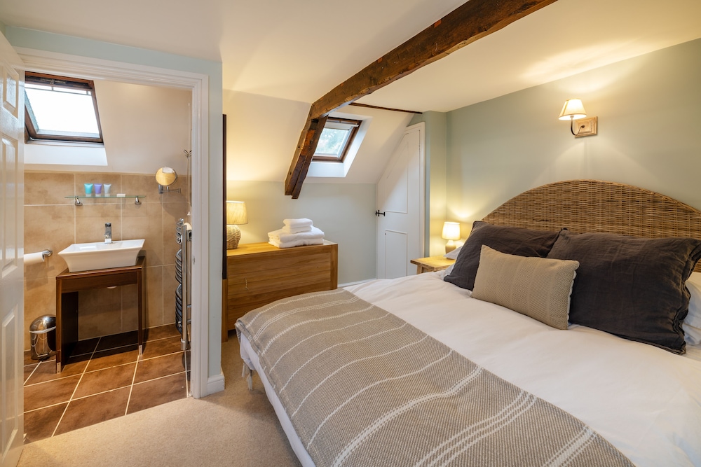 Studio, Ensuite photo 2