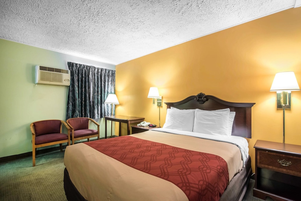 Standard Room, 1 Queen Bed, Non Smoking - Photo 6