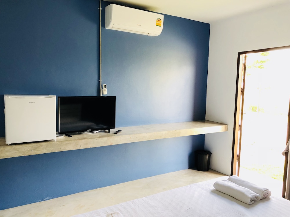 Standard Room, 1 King Bed photo 3